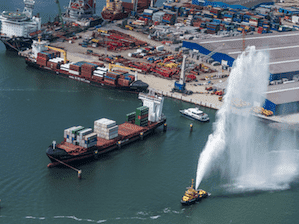 New-quay-and-crane-Rhenus-Maasvlakte