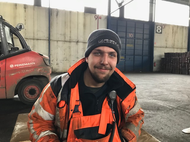 Zoon Tim Vlasblom, werkzaam als allround terminal medewerker